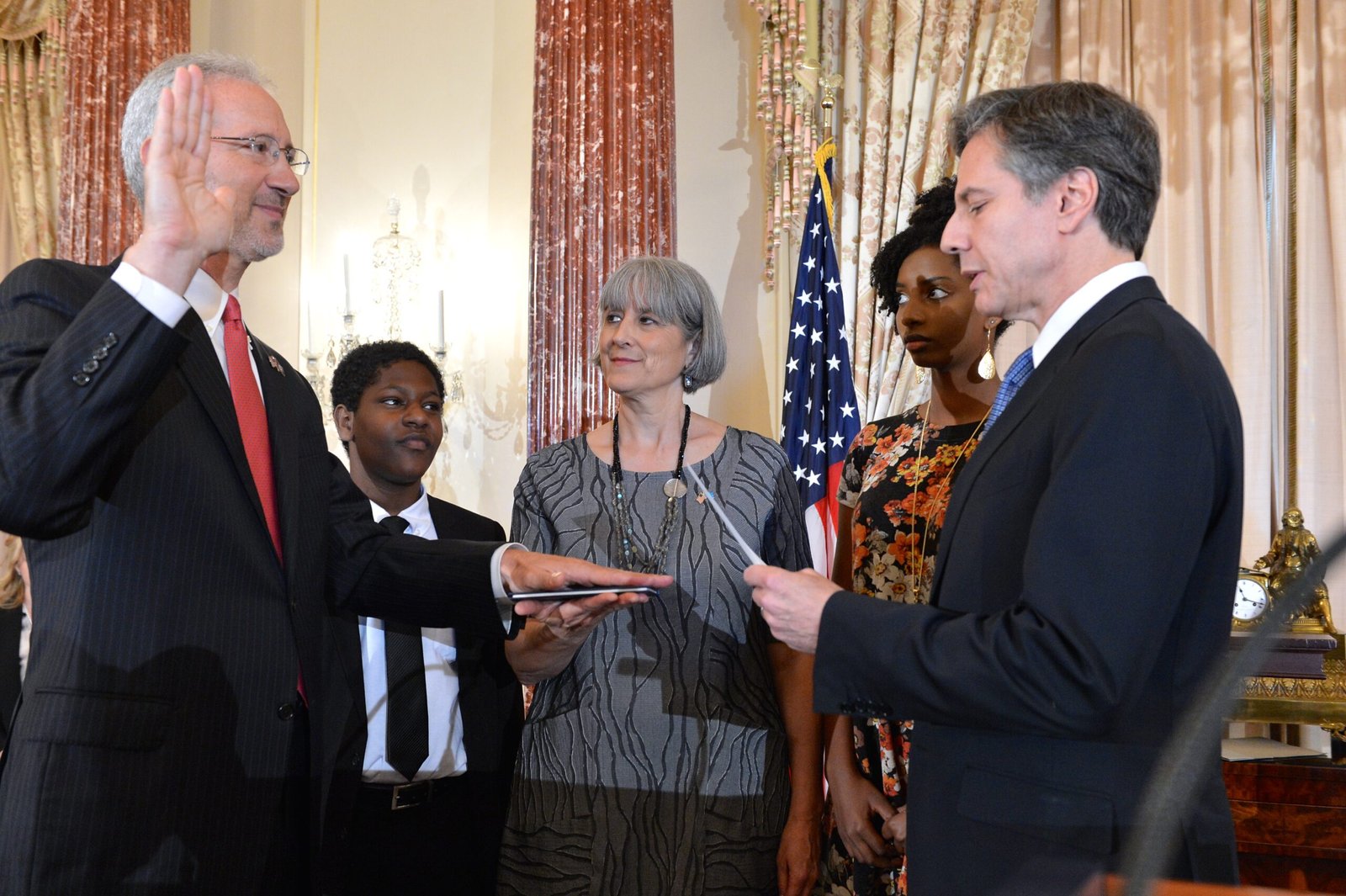Trump: The Art of the Deal – Donald Trump with Tony Schwartz (image credits: Deputy Secretary Blinken Swears in Stephen Schwartz as the New U.S. Ambassador to Somalia, Public domain, https://commons.wikimedia.org/w/index.php?curid=54381190)