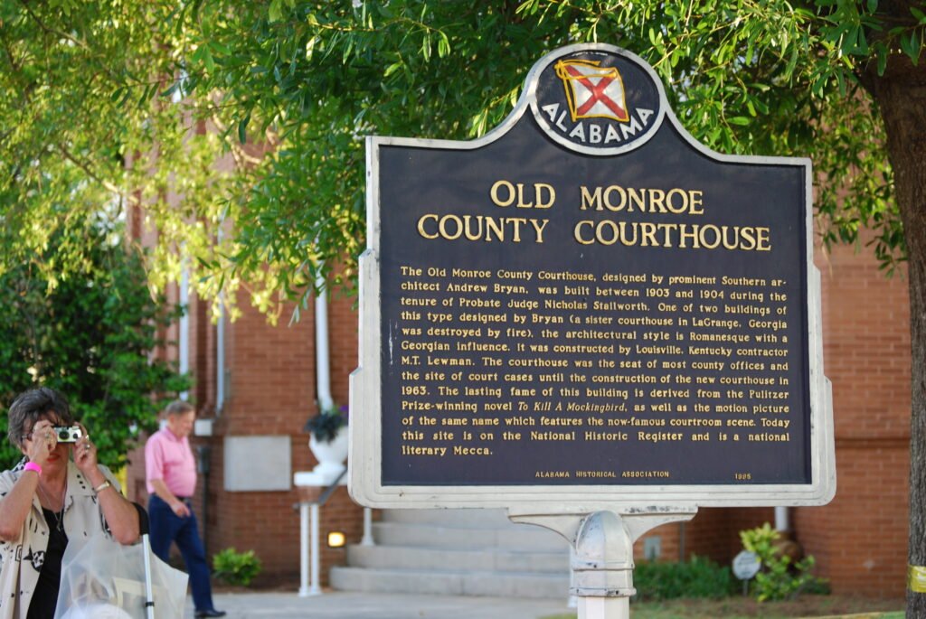 13 The Real American Towns Behind Fictional Masterpieces