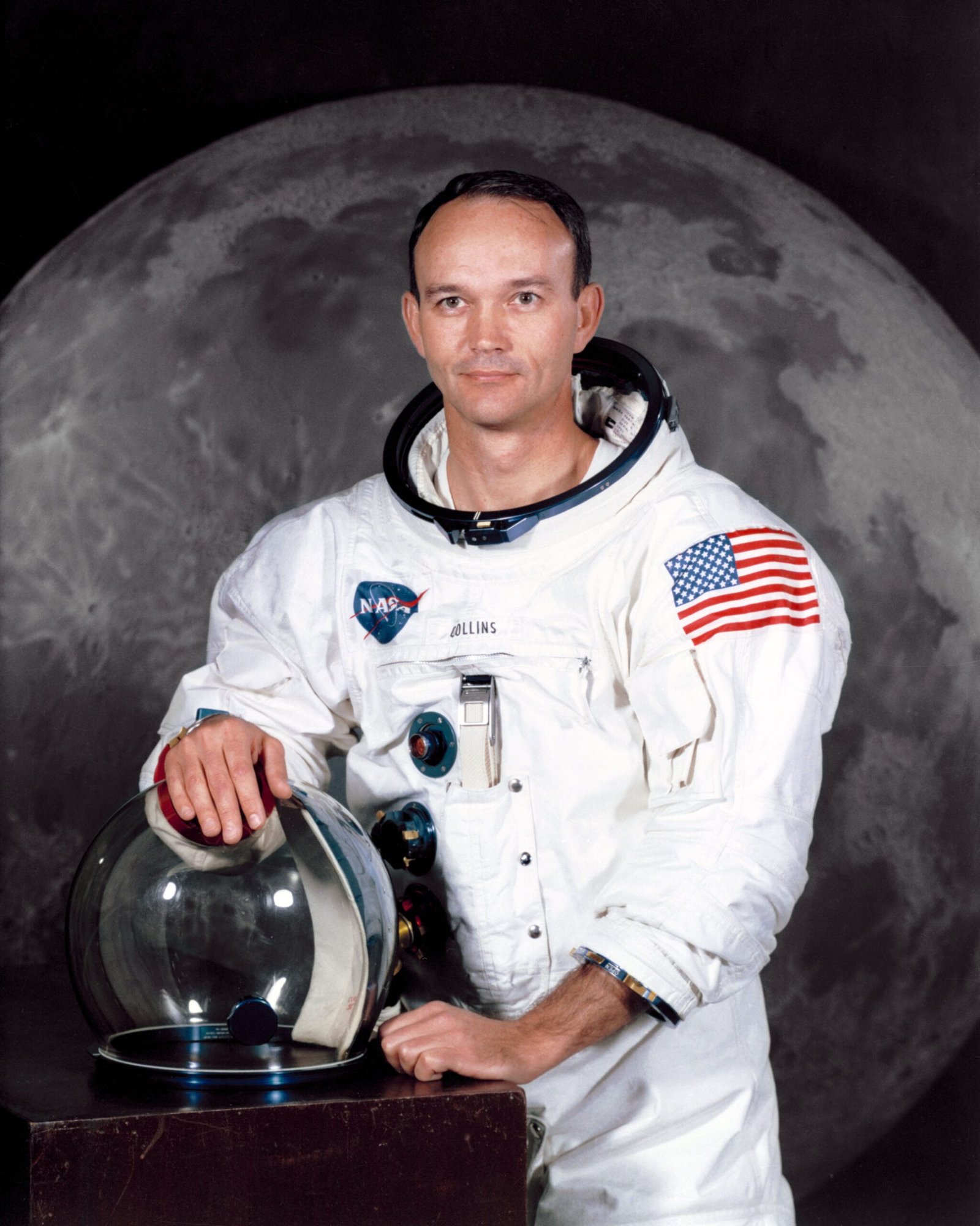 Carrying the Fire: An Astronaut’s Journeys by Michael Collins (image credits: Description page (direct link), Public domain, https://commons.wikimedia.org/w/index.php?curid=98722)