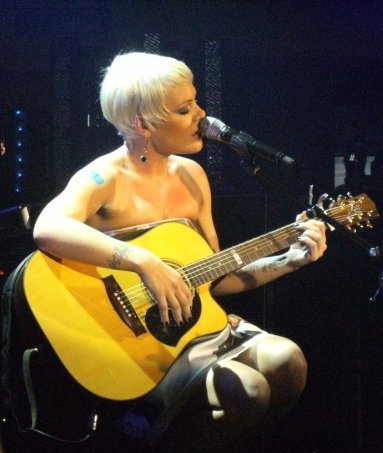 Pink – Sober (image credits: By Corbuzon, CC BY 3.0, https://commons.wikimedia.org/w/index.php?curid=6006863)