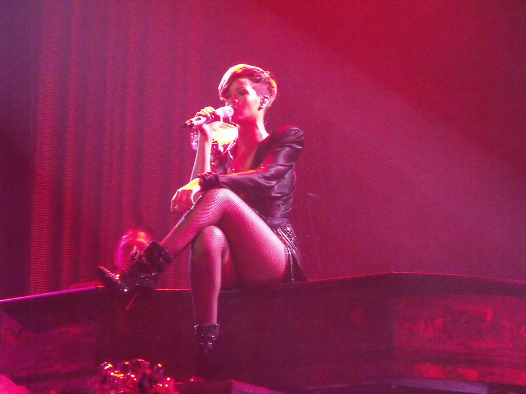 Rihanna – Take a Bow (image credits: DSCF2118, CC BY-SA 2.0, https://commons.wikimedia.org/w/index.php?curid=11002326)