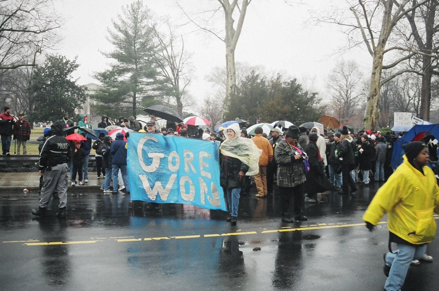 Bush v. Gore: The 2000 Presidential Election Decided by the Court (image credits: 05.14.ShadowInauguration.March.NE.DC.20January2001, CC BY-SA 2.0, https://commons.wikimedia.org/w/index.php?curid=60074778)