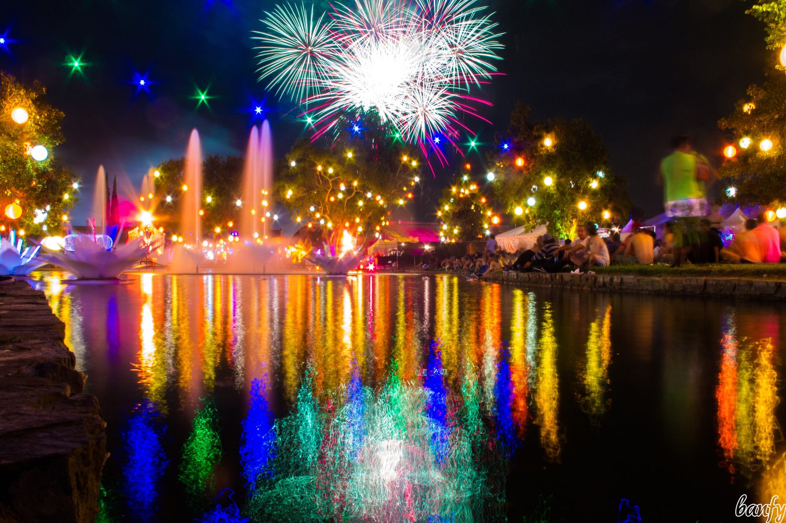 Nocturnal Wonderland (image credits: Today’s Photo 09-22-2012, CC BY-SA 2.0, https://commons.wikimedia.org/w/index.php?curid=37217600)