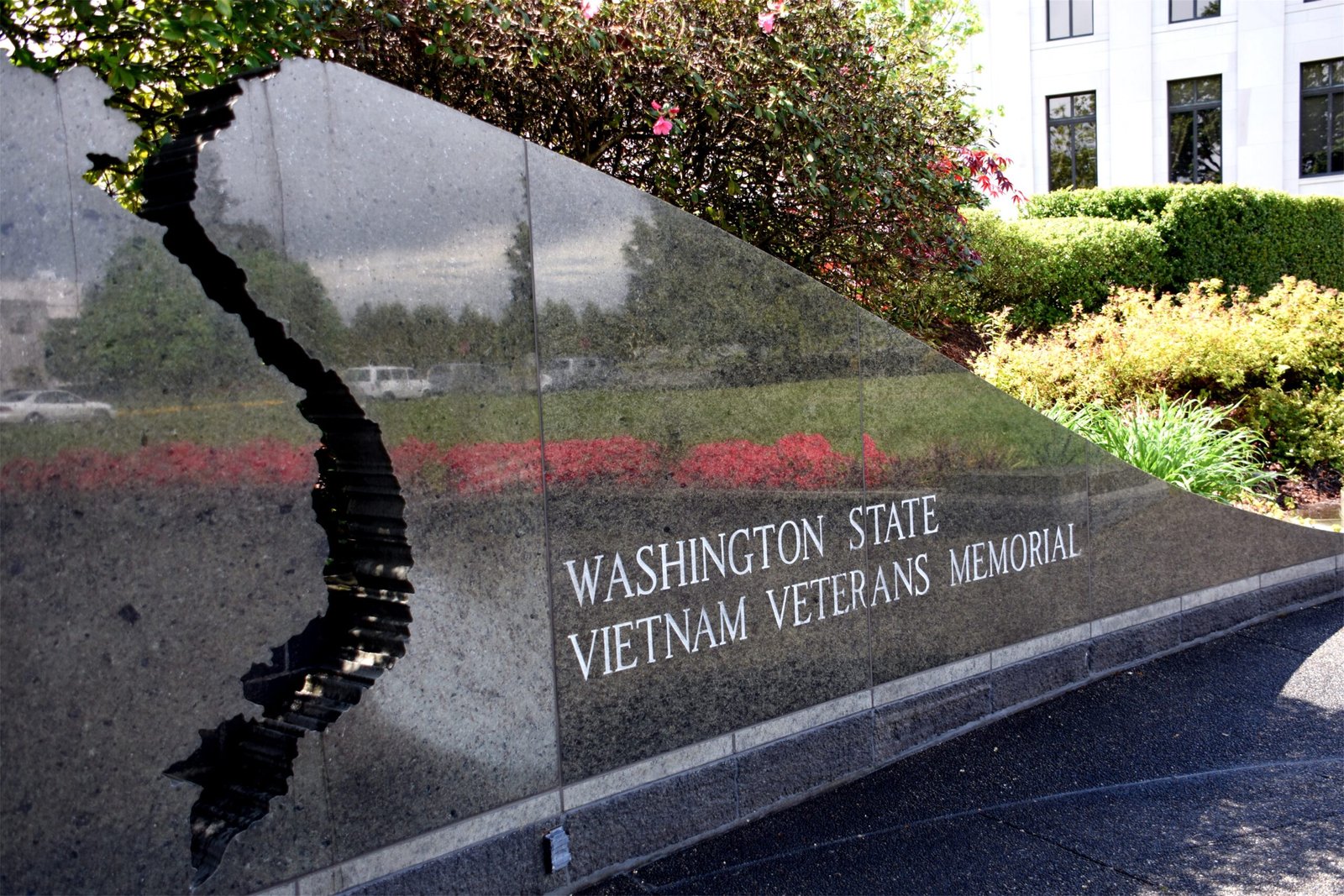 Memorializing the Fallen (image credits: wikimedia)