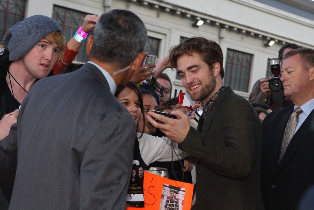 Vampire Fandom and Fanfiction (image credits: Robert Pattinson, CC BY-SA 2.0, https://commons.wikimedia.org/w/index.php?curid=24789614)