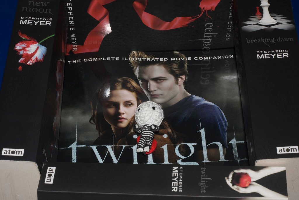 How ‘Twilight’ Sparked the Modern Vampire Craze – Again