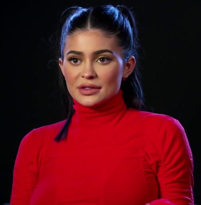 Support from Influencers and Celebrity Endorsements (image credits: By Hayu, CC BY 3.0, https://commons.wikimedia.org/w/index.php?curid=68062213)