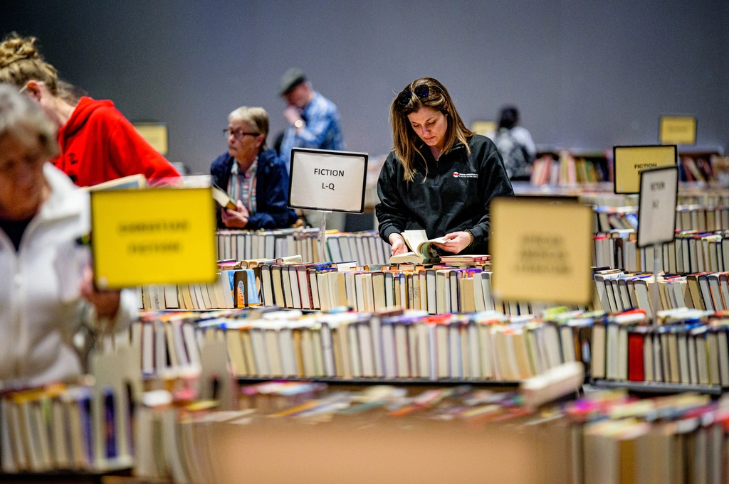 Publishing Industry Shifts Strategies (image credits: rawpixel)