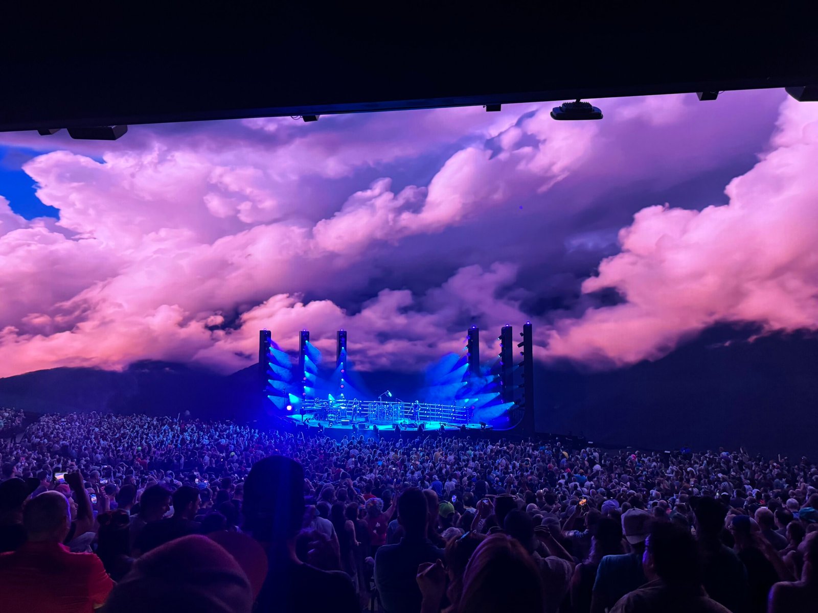 Immersive Audience Experience (image credits: Flickr, CC BY 2.0, https://commons.wikimedia.org/w/index.php?curid=147954336)