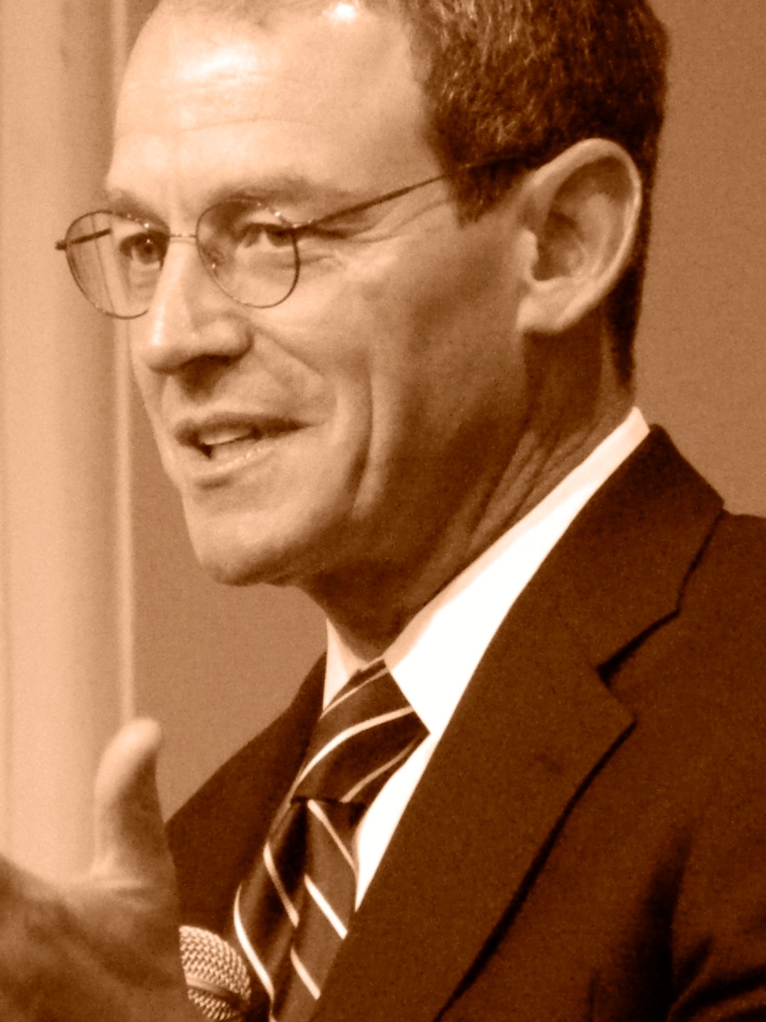 Literary Awards and Critical Acclaim (image credits: By Wes Washington, CC BY-SA 3.0, https://commons.wikimedia.org/w/index.php?curid=27287739)