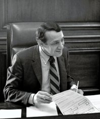 Harvey Milk: The First Openly Gay Elected Official in California (image credits: By Daniel Nicoletta, CC BY-SA 3.0, https://commons.wikimedia.org/w/index.php?curid=5120209)