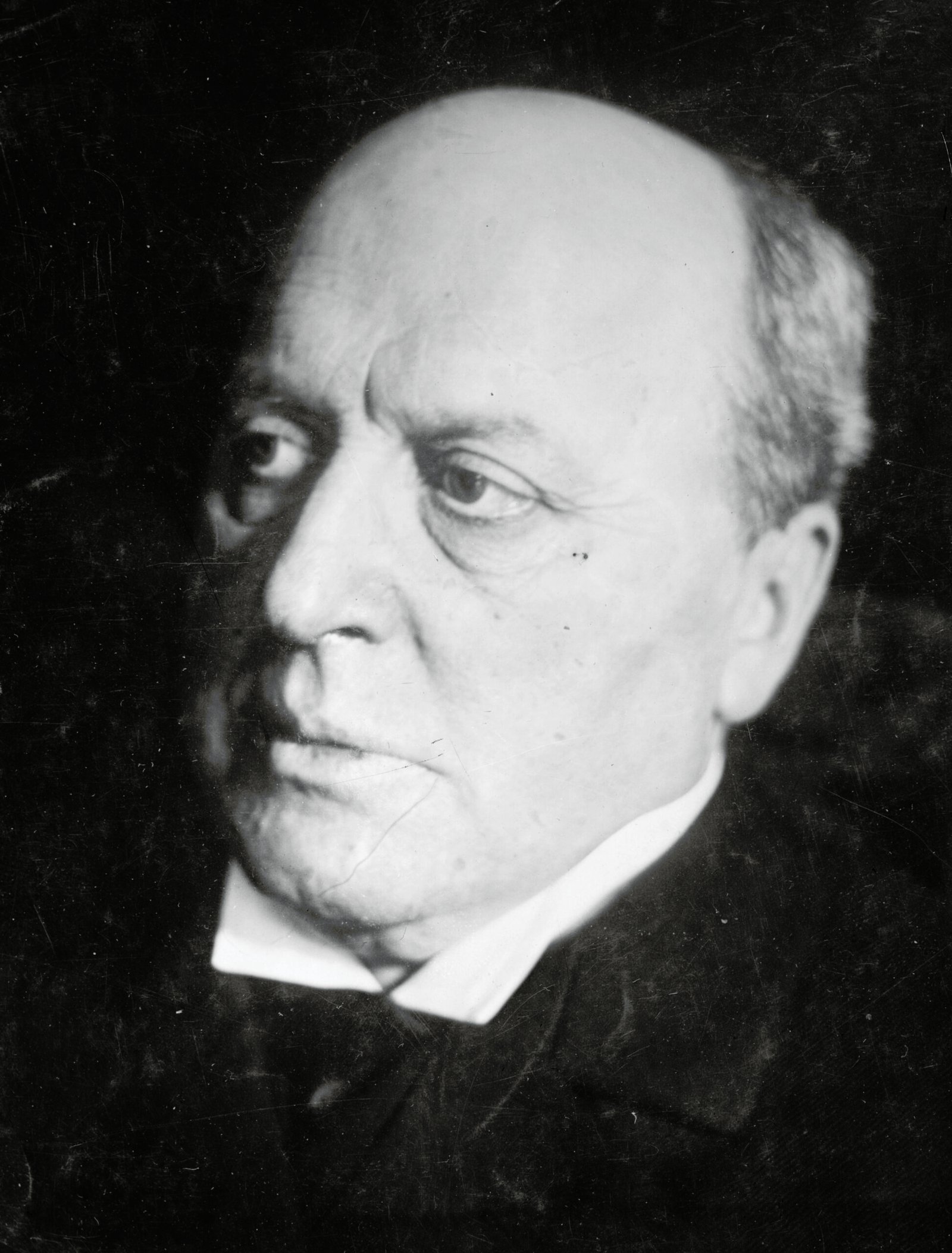 Henry James – Repression and Isolation (image credits: This image  is available from the United States Library of Congress's Prints and Photographs division under the digital ID ggbain.04703.This tag does not indicate the copyright status of the attached work. A normal copyright tag is still required. See Commons:Licensing., Public domain, https://commons.wikimedia.org/w/index.php?curid=2718082)