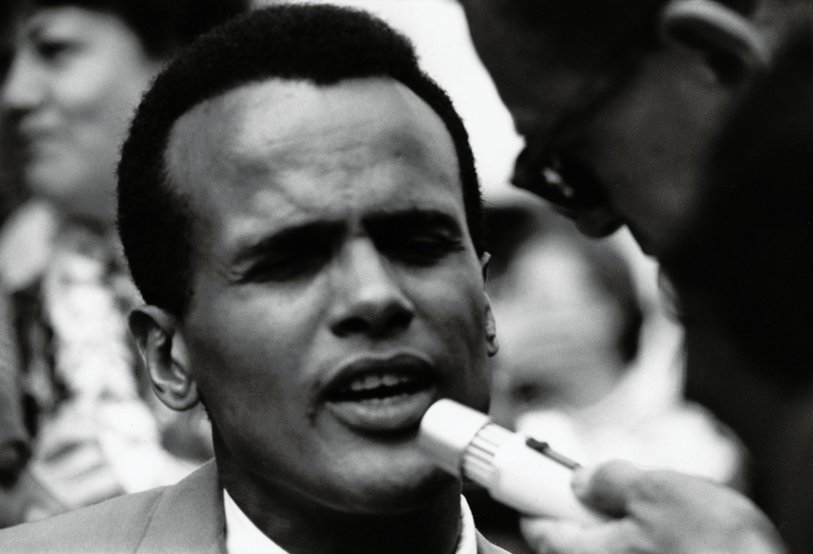 Harry Belafonte's Underground Railroad of Money (image credits: NARA - ARC Identifier:542075 (use https://arcweb.archives.gov/arc/basic_search.jsp and search Actor and Vocalist Harry Belafonte), Public domain, https://commons.wikimedia.org/w/index.php?curid=146400)