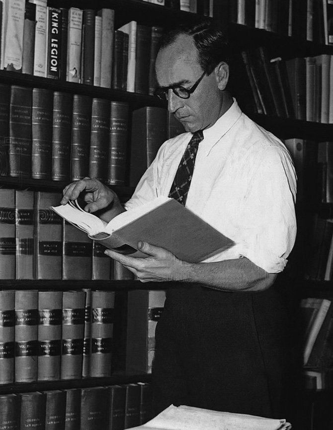 15. The Bramble Bush: The Classic Lectures on the Law and Law School by Karl Llewellyn (image credits: eBay, Public domain, https://commons.wikimedia.org/w/index.php?curid=36081930)