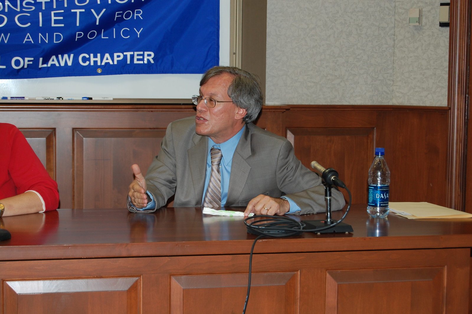 20. The Case Against the Supreme Court by Erwin Chemerinsky (image credits: Self work of Rpogge at English Wikipedia, Public domain, https://commons.wikimedia.org/w/index.php?curid=24792380)