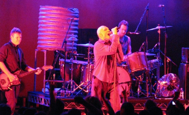 10. “Beds Are Burning” – Midnight Oil (image credits: Flickr, CC BY 2.0, https://commons.wikimedia.org/w/index.php?curid=14943081)