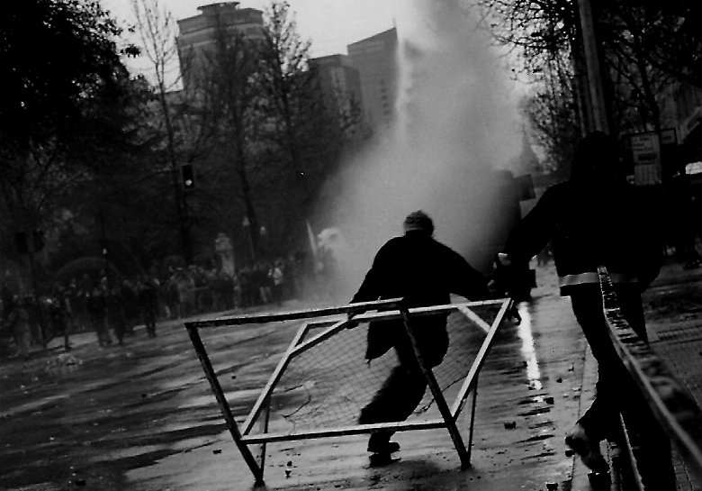 13. “El Pueblo Unido Jamás Será Vencido” – Quilapayún (image credits: By Ciberprofe, CC BY-SA 4.0, https://commons.wikimedia.org/w/index.php?curid=9051564)