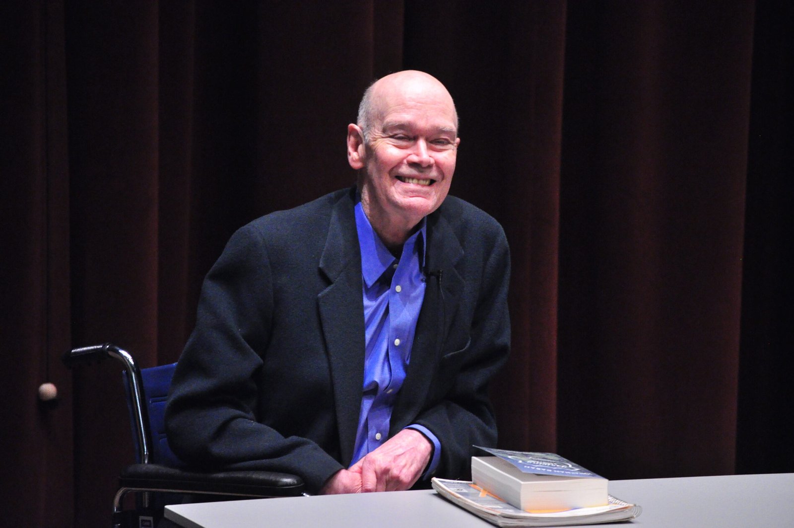 Jonathan Raban – Driving Home (2011) (image credits: Photo by Joe Mabel, CC BY-SA 3.0, https://commons.wikimedia.org/w/index.php?curid=28125779)