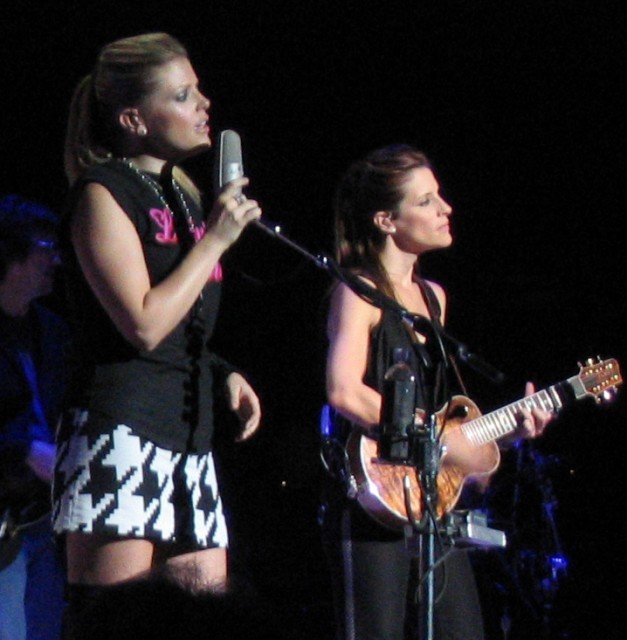 The Dixie Chicks – Taking the Long Way (2006) (image credits: By ViVr, CC BY-SA 3.0, https://commons.wikimedia.org/w/index.php?curid=4348537)