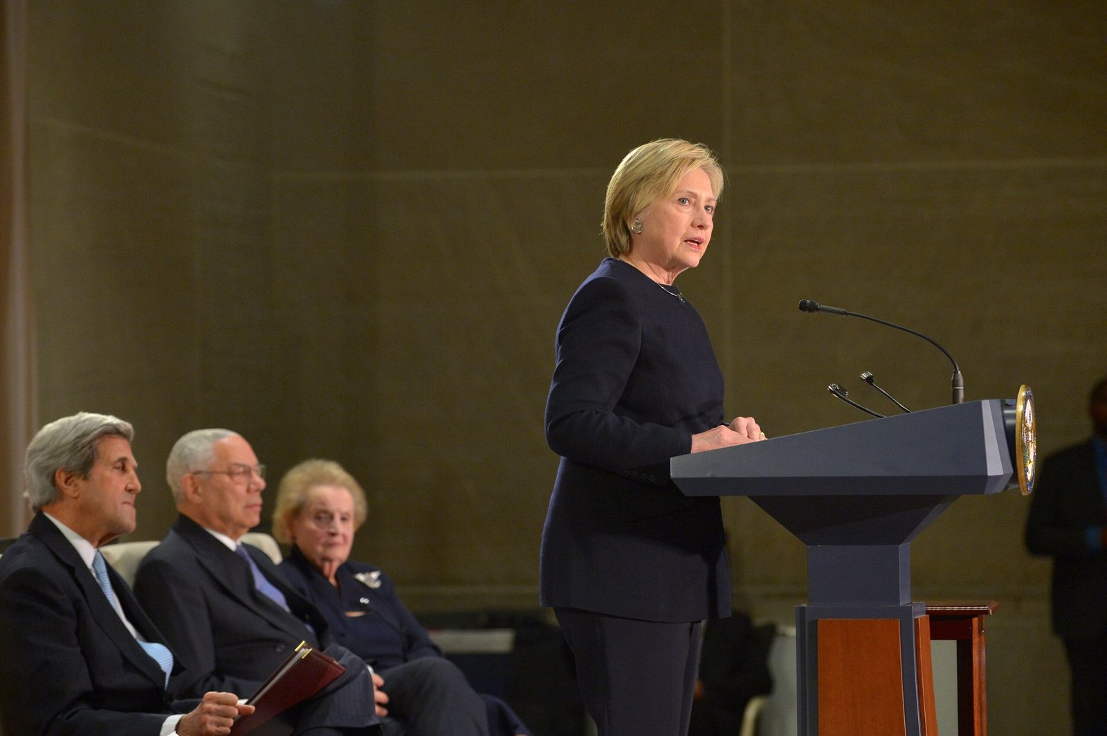 Hard Choices by Hillary Clinton (2014) - Smart Power Diplomacy (image credits: wikimedia)