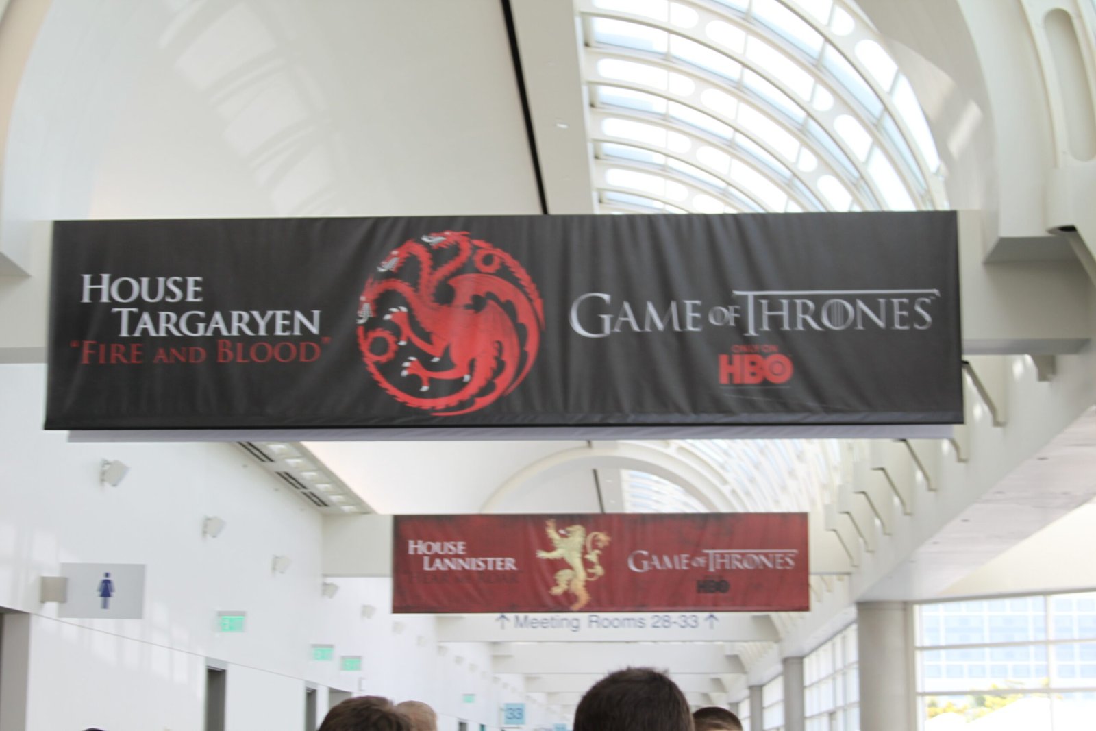 Game of Thrones: When Dragons Met Disappointment (image credits: Game of Thrones sign, CC BY 2.0, https://commons.wikimedia.org/w/index.php?curid=18821497)