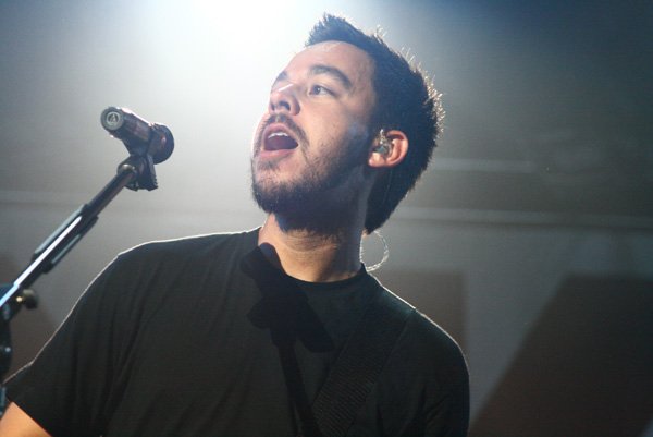 Mike Shinoda’s Role as Rap-Rock Visionary (image credits: wikimedia)