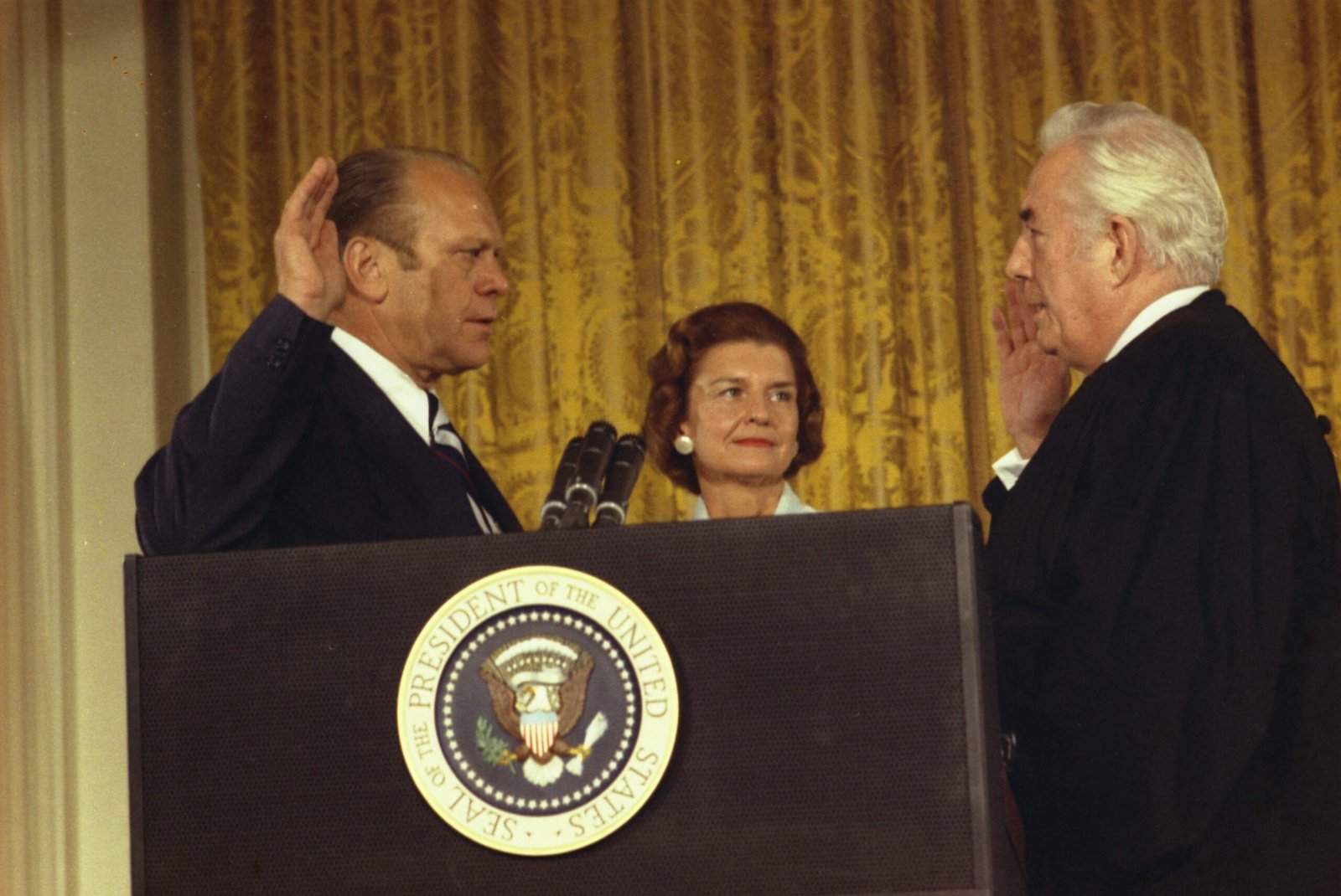 Gerald Ford Steps In (image credits: Gerald R. Ford Presidential Library: A0004-10, Public domain, https://commons.wikimedia.org/w/index.php?curid=25582123)