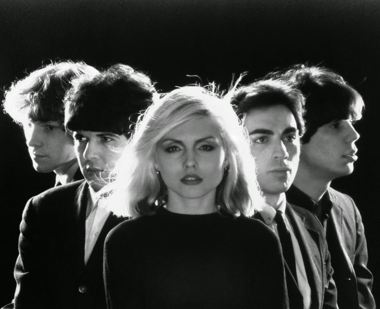 Blondie: Merging Punk with Pop (image credits: eBay item
photo front
photo back

photo front, Public domain, https://commons.wikimedia.org/w/index.php?curid=144870290)