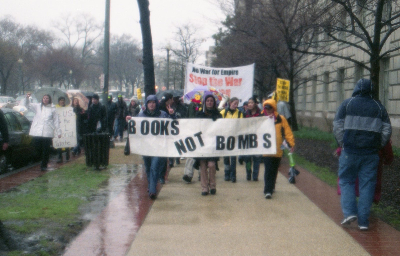 Student Walkouts Across American Campuses (image credits: 66.StudentWalkOut.WDC.20March2003, CC BY-SA 2.0, https://commons.wikimedia.org/w/index.php?curid=60743162)