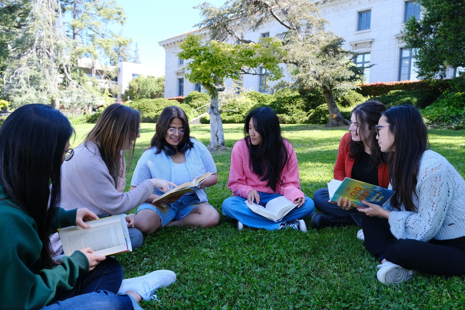 Book Clubs: More Than Just Reading (image credits: By Slc-media-wiki, CC BY-SA 4.0, https://commons.wikimedia.org/w/index.php?curid=135162943)