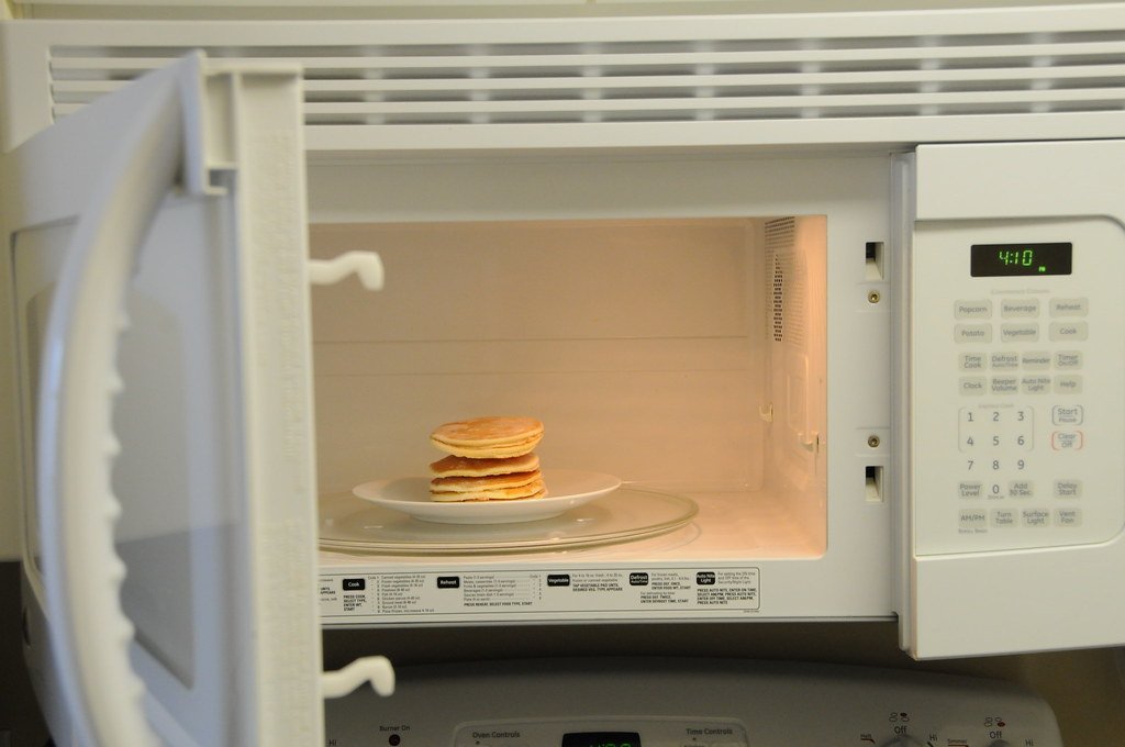 Tour Bus Kitchens: Making Do with the Basics (image credits: flickr)