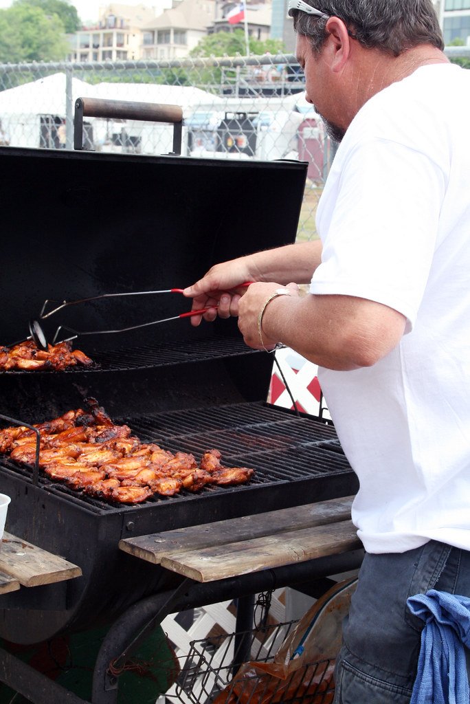 Local Cuisine: Exploring New Flavors (image credits: flickr)