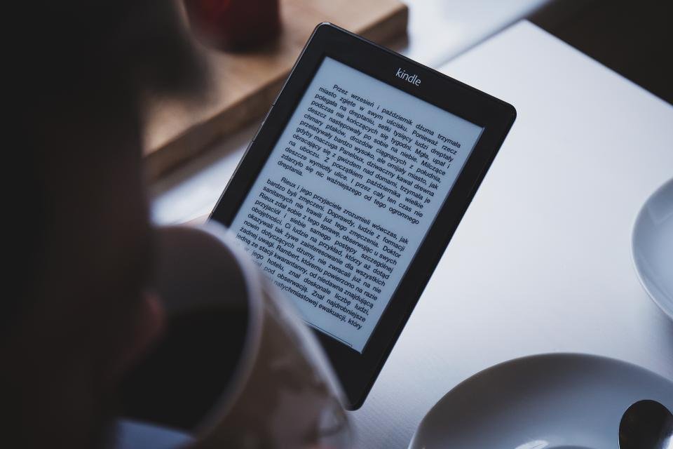 Use E-Readers or Book Apps (image credits: stocksnap)