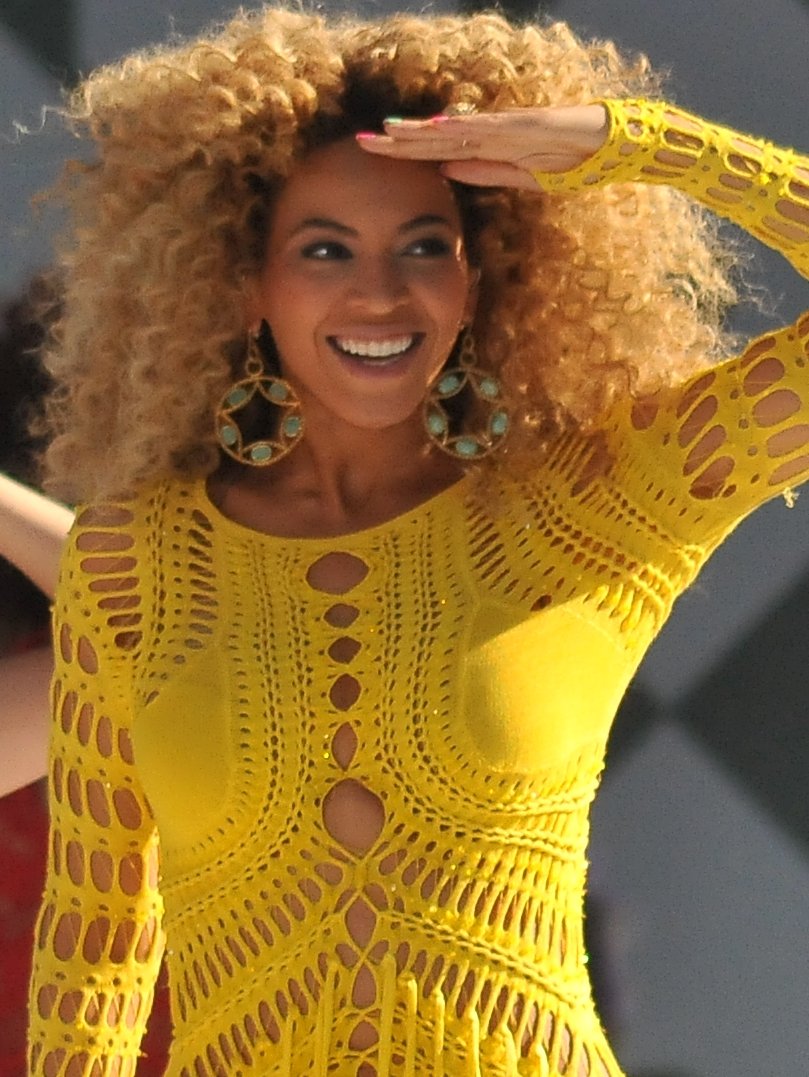 Beyoncé's Hair-Raising Professional Moment (image credits: By Beyoncé_Knowles_GMA_Run_the_World.jpg: Asterio  Tecson
derivative work: Jonathas Davi (talk), CC BY-SA 2.0, https://commons.wikimedia.org/w/index.php?curid=15742413)