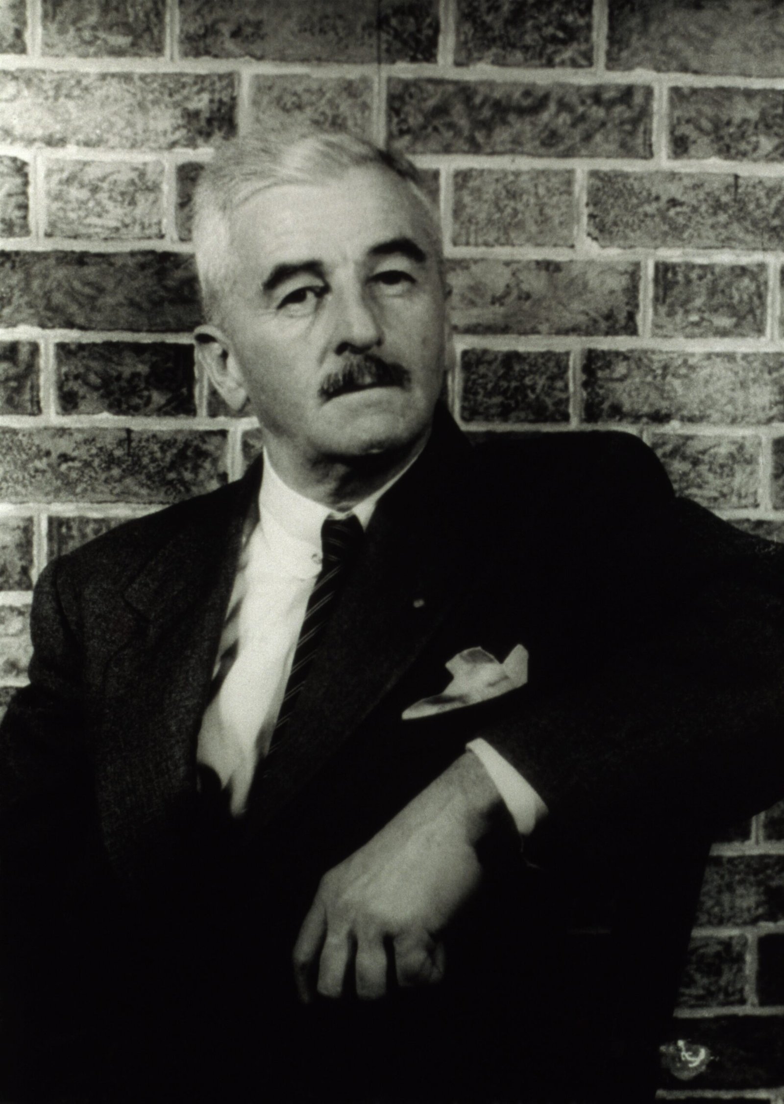 The Sound and the Fury – William Faulkner (image credits: This image  is available from the United States Library of Congress's Prints and Photographs division under the digital ID cph.3f06403.This tag does not indicate the copyright status of the attached work. A normal copyright tag is still required. See Commons:Licensing., Public domain, https://commons.wikimedia.org/w/index.php?curid=111810)