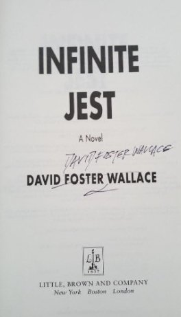Infinite Jest – David Foster Wallace (image credits: Scan via AbeBooks., Public domain, https://commons.wikimedia.org/w/index.php?curid=99322491)