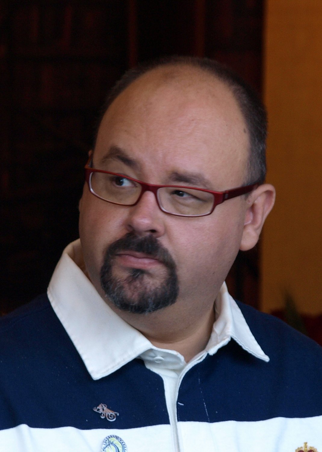 The Shadow of the Wind – Carlos Ruiz Zafón (image credits: By Mutari, Public domain, https://commons.wikimedia.org/w/index.php?curid=4074891)