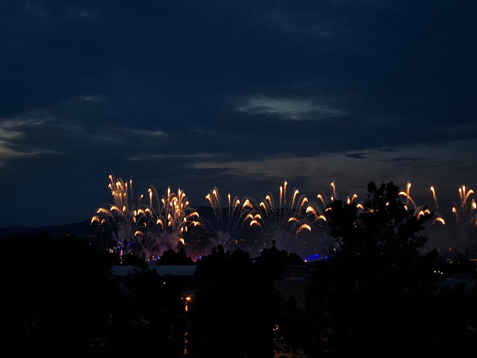 A Historic Night That Shattered All Records (image credits: By Hijerovit, CC BY-SA 4.0, https://commons.wikimedia.org/w/index.php?curid=169316442)