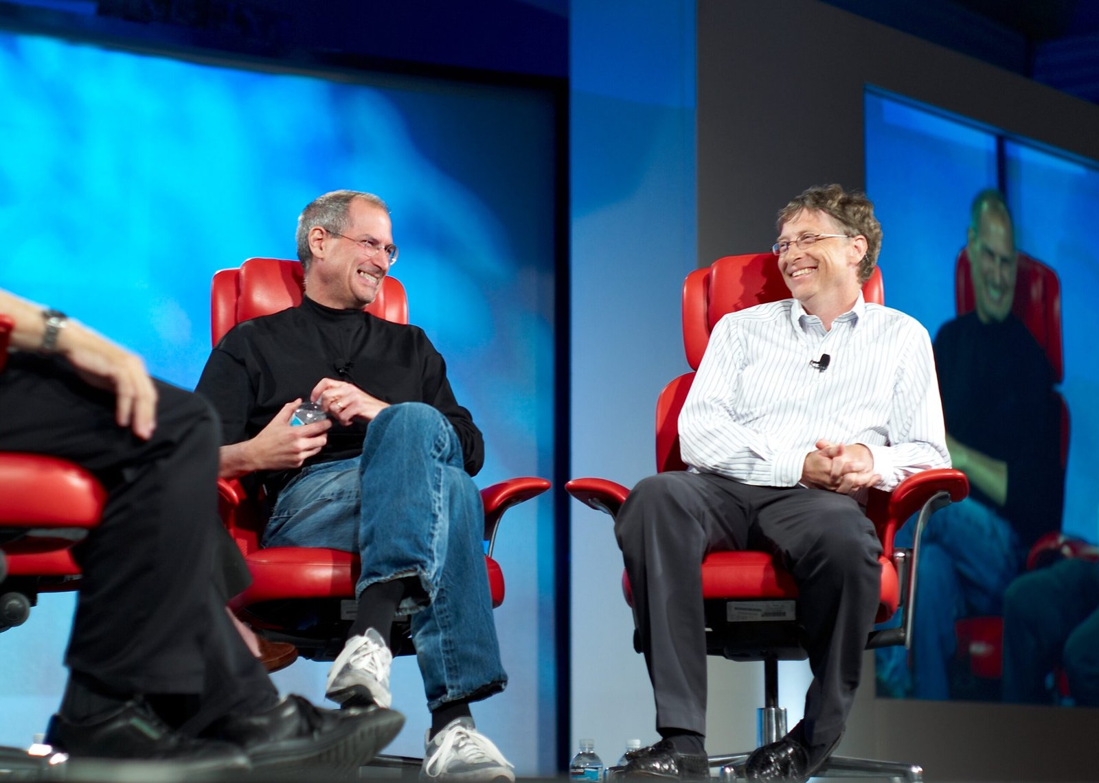 Fake Business Conference: Corporate Satire at Its Finest (image credits: Steve Jobs and Bill Gates on Flickr, CC BY 2.0, https://commons.wikimedia.org/w/index.php?curid=3376608)