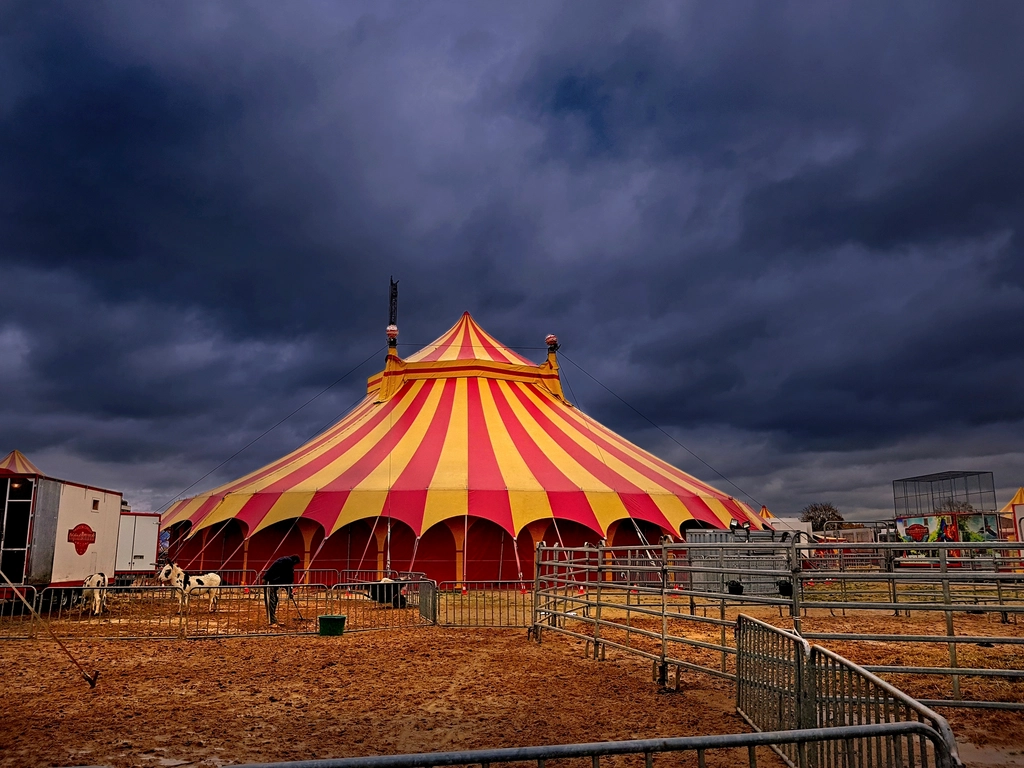 Tents: The Revolution That Made the Circus Roam (image credits: rawpixel)