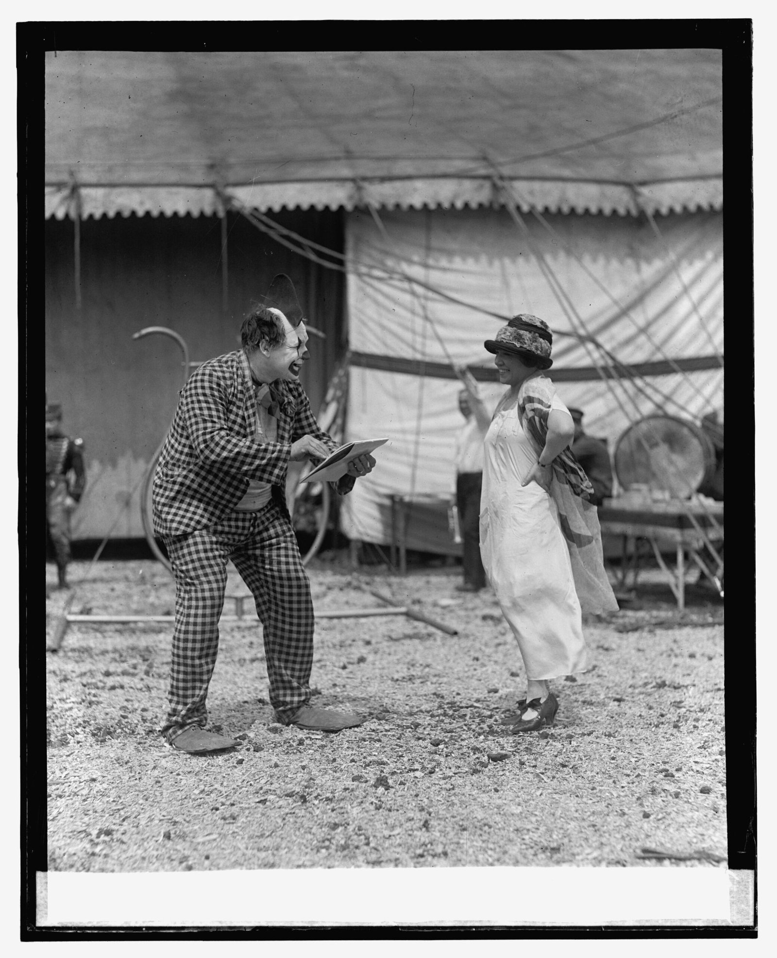 Women Under the Big Top (image credits: Library of Congress
Catalog: https://lccn.loc.gov/2016839880
Image download: https://cdn.loc.gov/service/pnp/npcc/13600/13614v.jpg
Original url: https://www.loc.gov/pictures/item/2016839880/, Public domain, https://commons.wikimedia.org/w/index.php?curid=67405301)