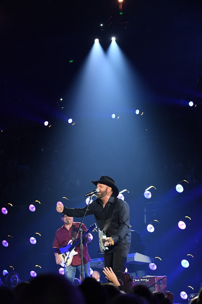 Garth Brooks: Retired to Raise Kids... Then Raised the Roof (image credits: flickr)