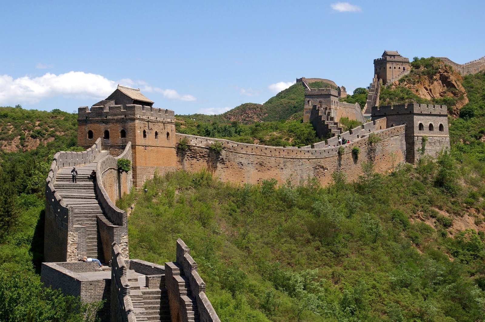 The Great Wall of China: $360 Billion Defense Against History (image credits: wikimedia)
