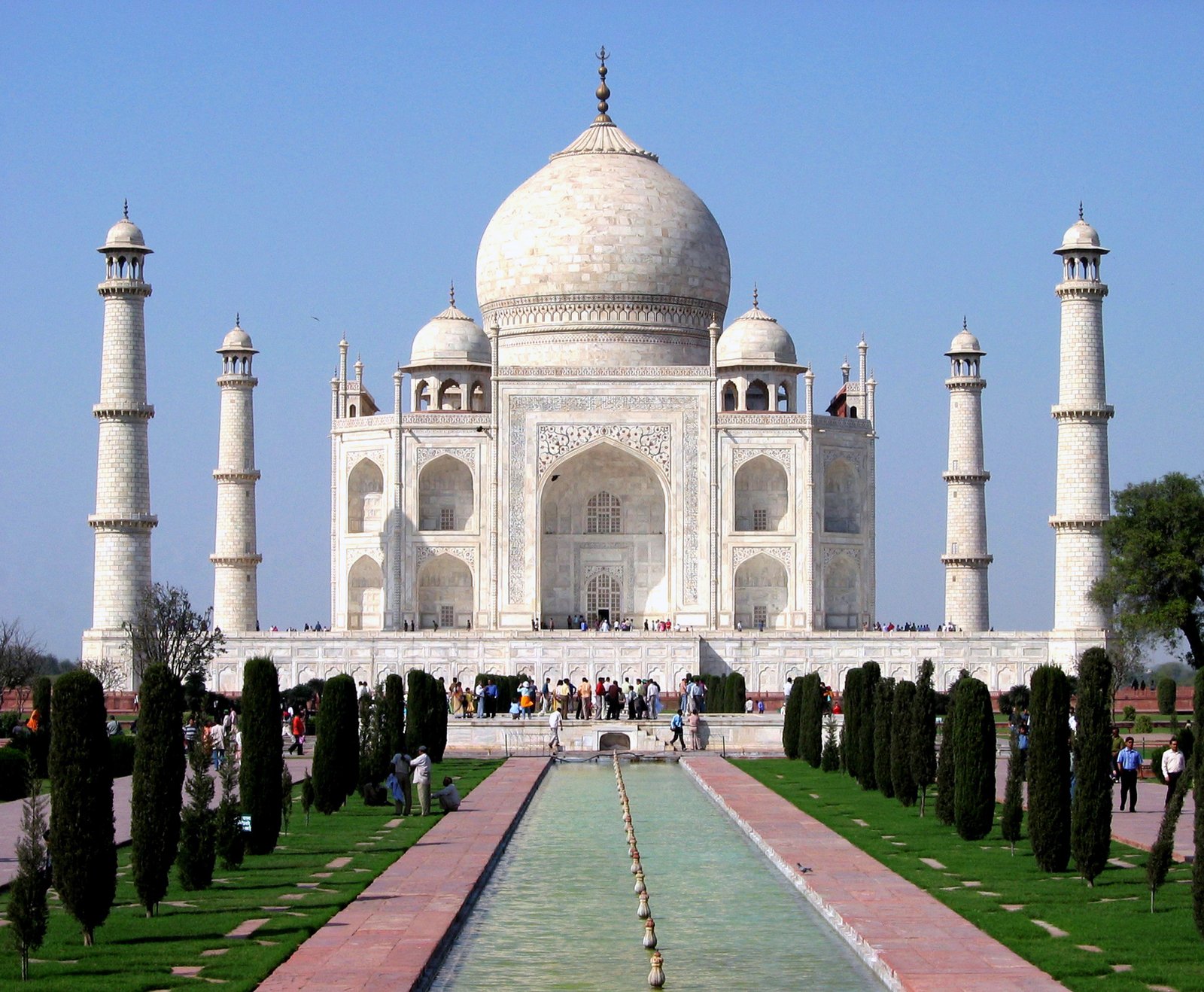 The Taj Mahal: Love Carved in White Marble (image credits: wikimedia)