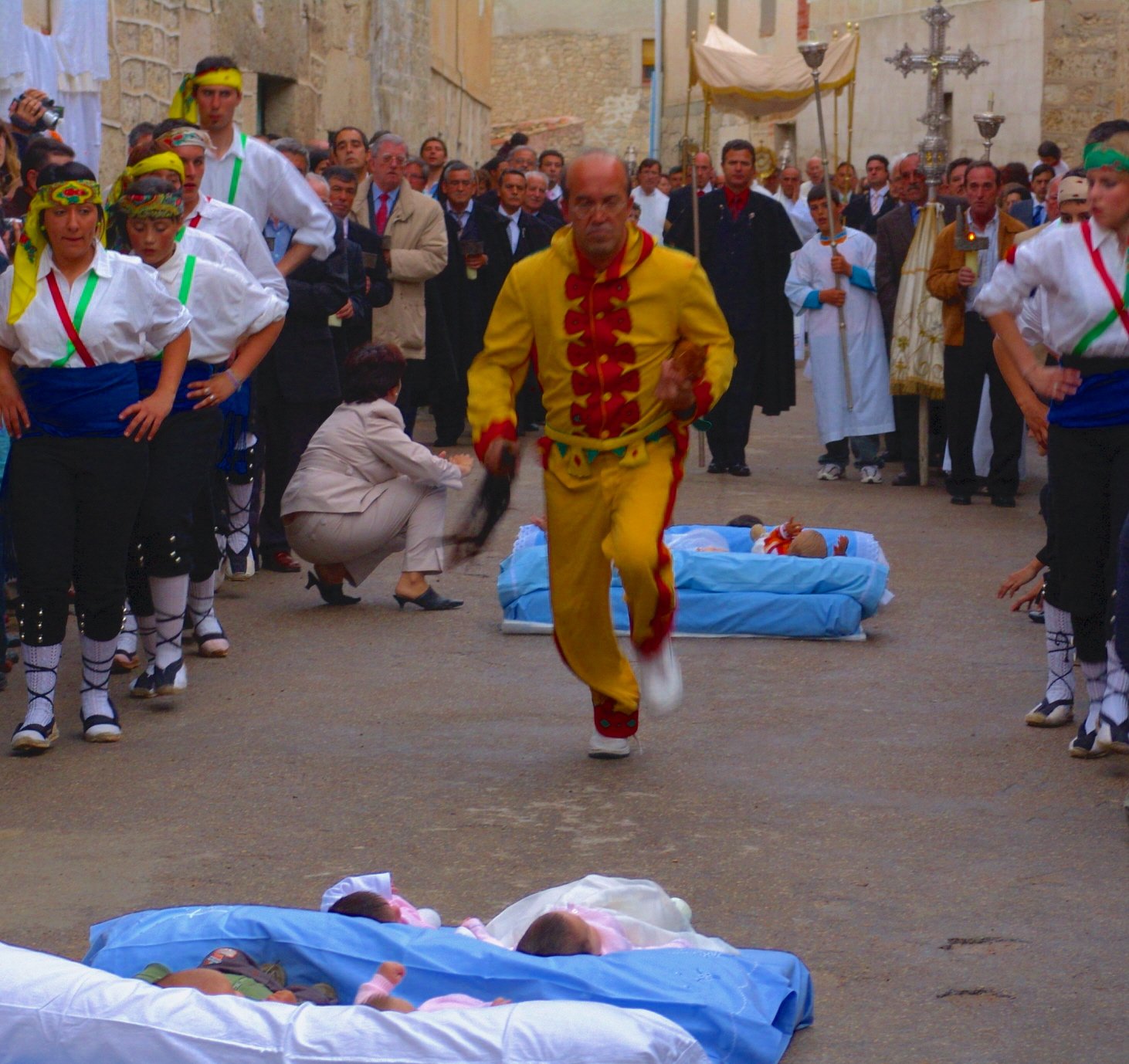 Baby Jumping Festival - Spain's Most Controversial Tradition (image credits: wikimedia)
