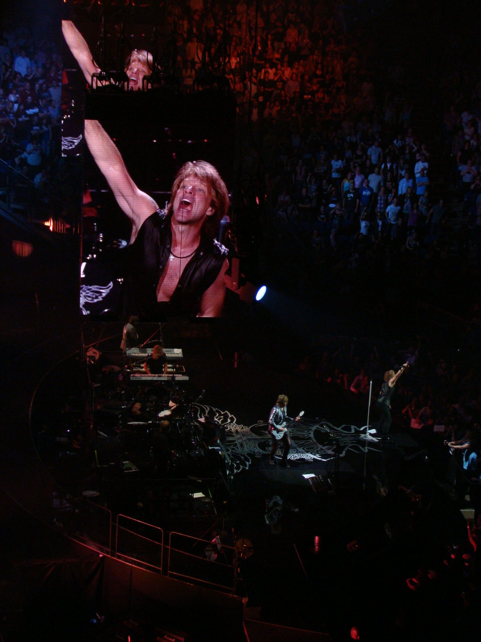 Bed of Roses by Bon Jovi (image credits: By Miyagawa, CC BY 3.0, https://commons.wikimedia.org/w/index.php?curid=14058494)