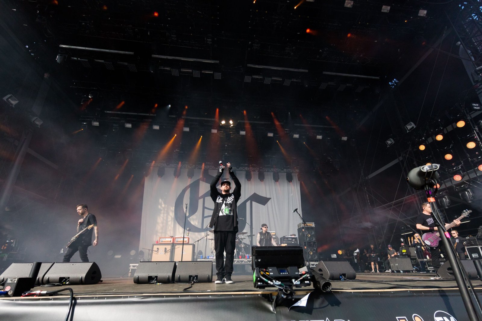 The Young and the Hopeless – Good Charlotte (image credits: By Sven Mandel, CC BY-SA 4.0, https://commons.wikimedia.org/w/index.php?curid=70062157)