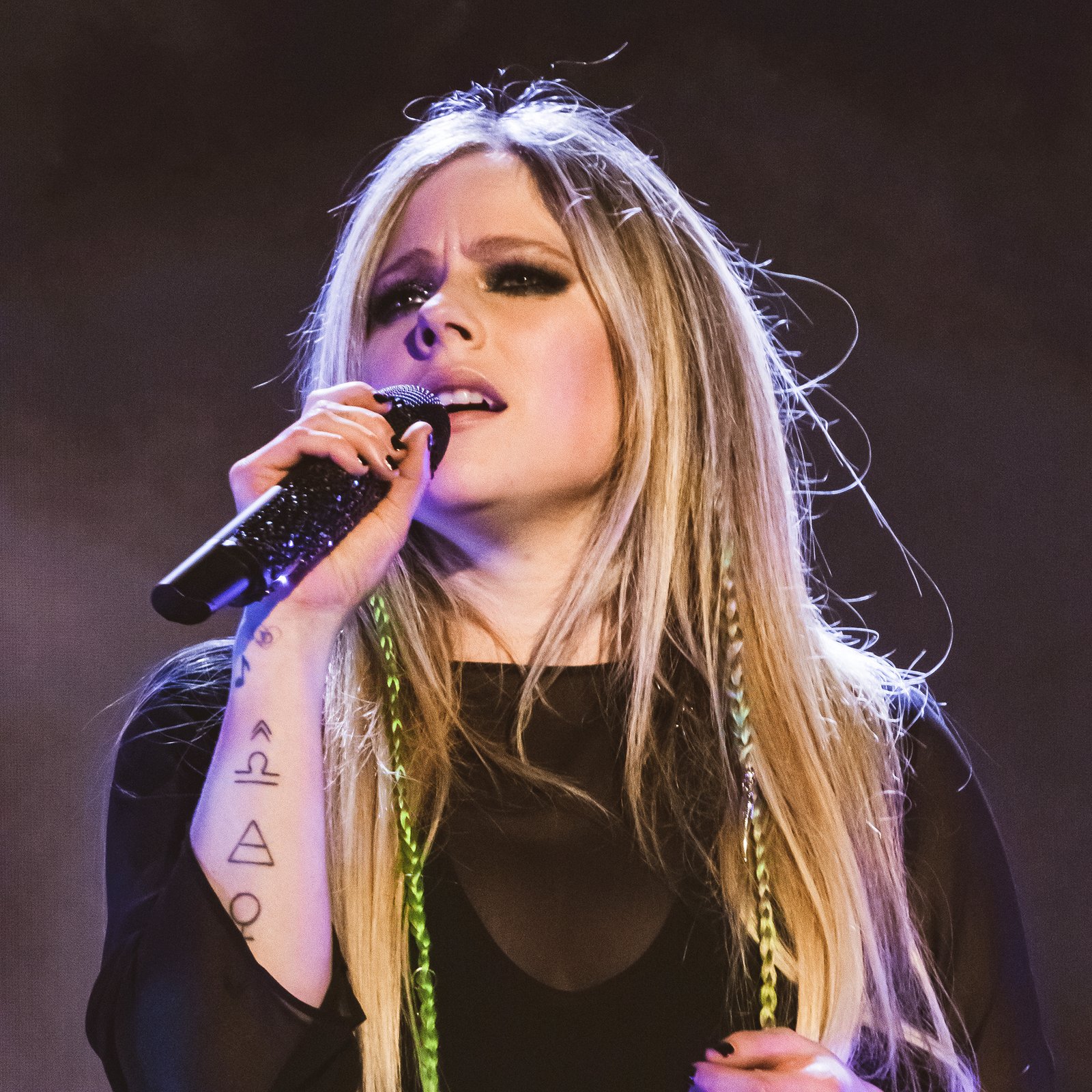Let Go – Avril Lavigne (image credits: Avril Lavigne @ The Greek 09/18/2019, CC BY 2.0, https://commons.wikimedia.org/w/index.php?curid=123699078)