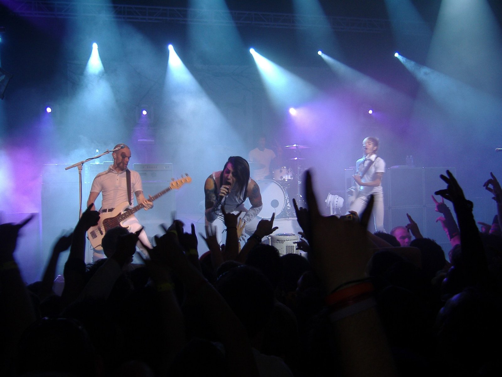 Sing the Sorrow – AFI (image credits: By SomewhatDamaged2, CC BY 2.0, https://commons.wikimedia.org/w/index.php?curid=3431398)