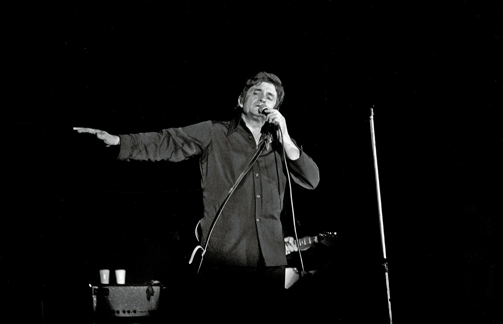 Johnny Cash – Hurt (Originally by Nine Inch Nails) (image credits: By Heinrich Klaffs, CC BY-SA 2.0, https://commons.wikimedia.org/w/index.php?curid=12514886)